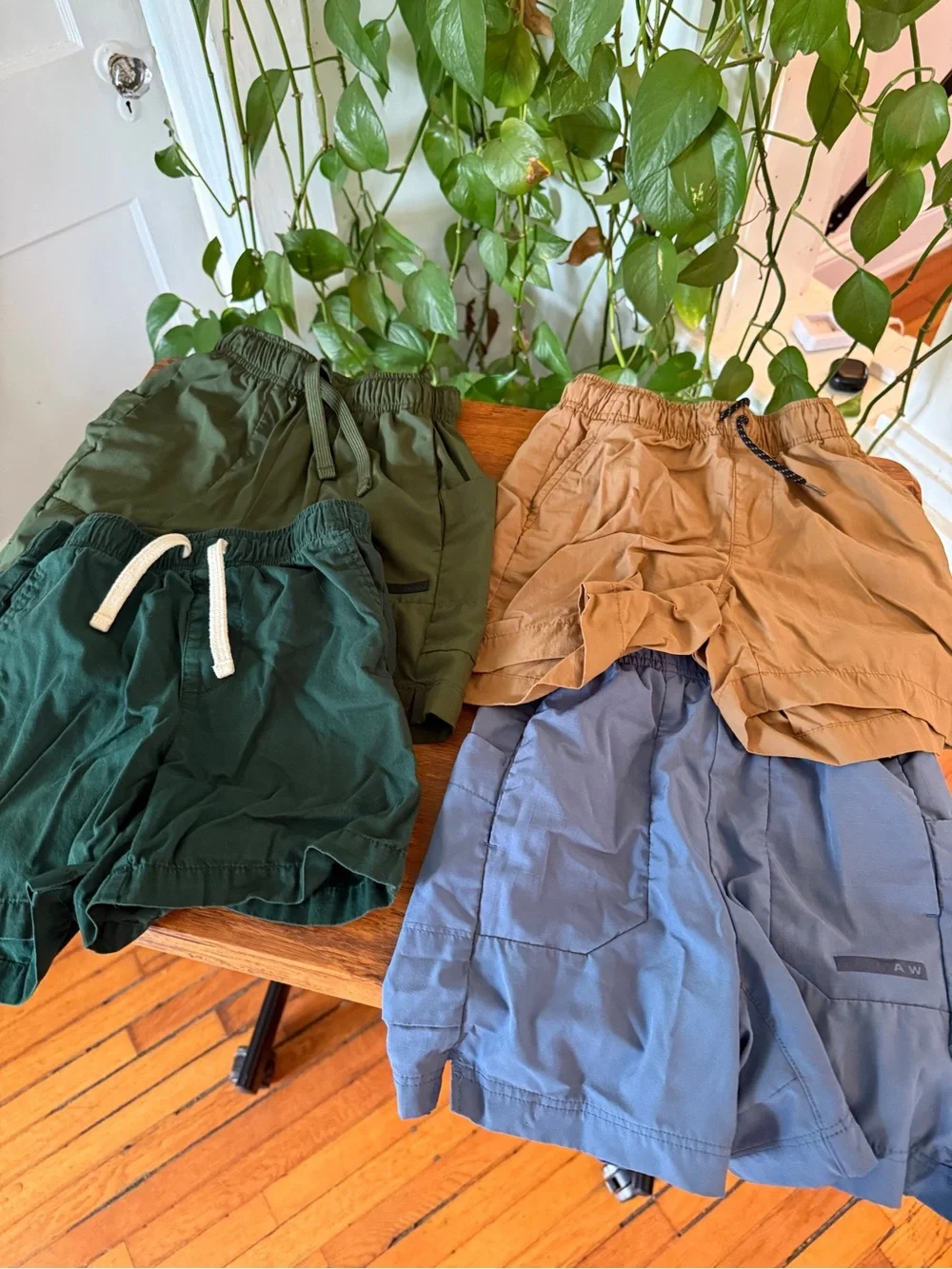 Old Navy Kids Shorts — Green, Dark Green, Tan, Blue size S (6-7) (4 pair)